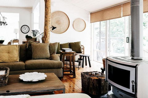 Braebrook Stunning Farm House! - Travel Search 2