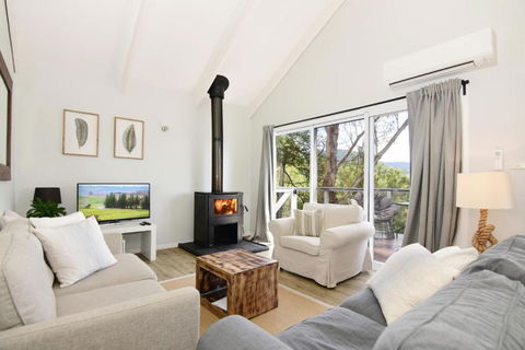 Treetops Newly Renovated In The Village! - Travel Search 3