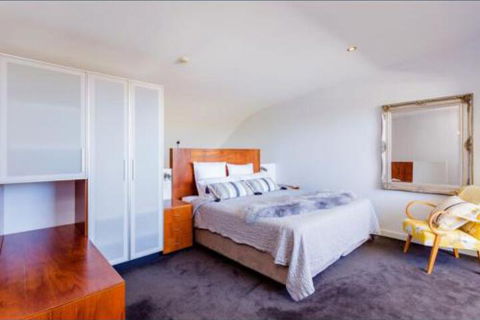 Urban Paradise Minutes From The Markets - Travel Search 0