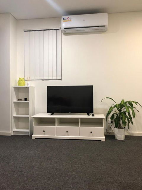Modern Apartment In Liverpool CBD - Tourism Guide 6