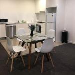 Modern Apartment In Liverpool CBD - Tourism Guide 0