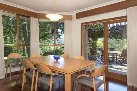 Taliesin Beautiful 4 Bedroom Home With Amazing Views! - Travel Search 3
