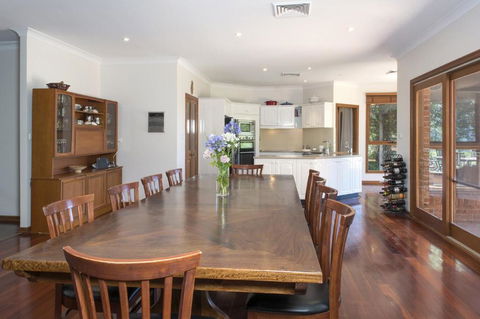 Taliesin Beautiful 4 Bedroom Home With Amazing Views! - Travel Search 4