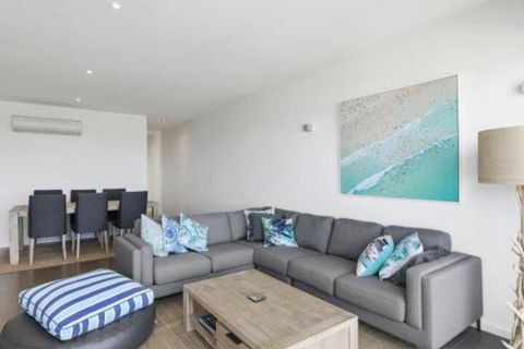WATERFRONT SEVEN In The Heart Of Lorne - Tourism Guide 7