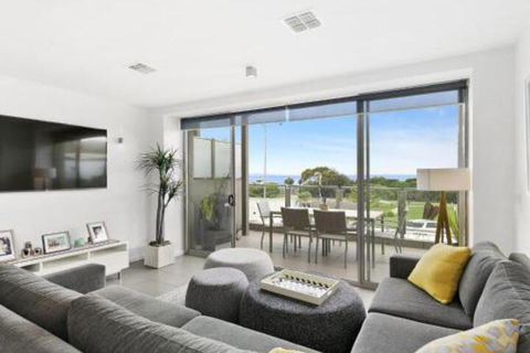 WATERFRONT TWO Position Perfect NEW LISTING 2019 - Tourism Guide 0