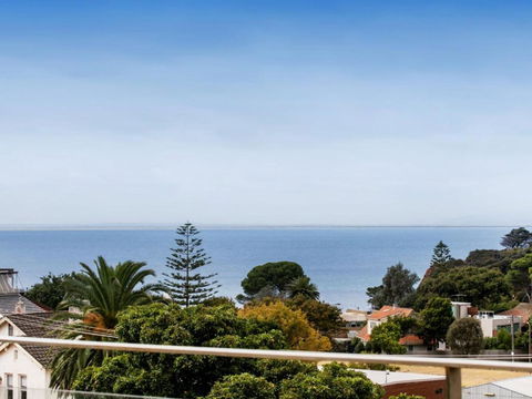 NORTH POINT RETREAT MORNINGTON - Tourism Guide 4