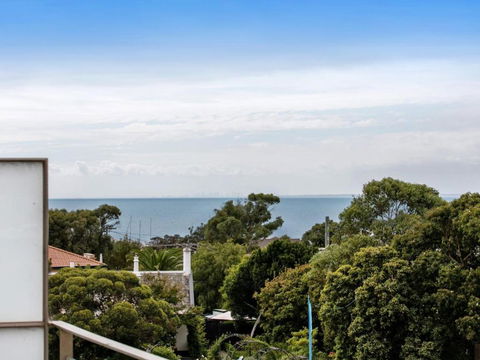 NORTH POINT RETREAT MORNINGTON - Tourism Guide 1