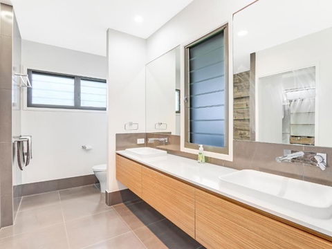 WATERFRONT HOME BORDERING MOOLOOLABA - Tourism Guide 1