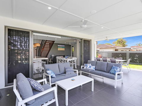 WATERFRONT HOME BORDERING MOOLOOLABA - Tourism Guide 3