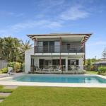 WATERFRONT HOME BORDERING MOOLOOLABA - Tourism Guide 0