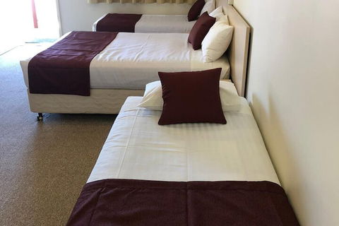 Overlander Motor Lodge - Tourism Guide 6