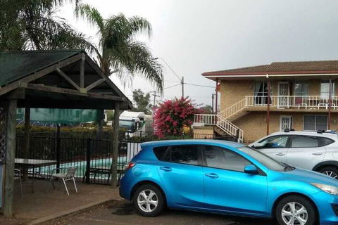 Overlander Motor Lodge - Tourism Guide 1