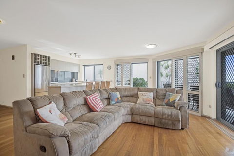 Breakwater Views Apartments - Travel Search 4