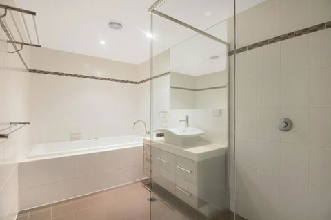 Breakwater Views Apartments - Travel Search 5