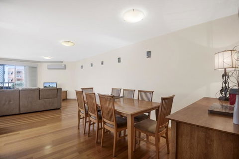 Breakwater Views Apartments - Travel Search 6