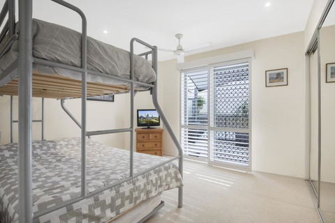 Breakwater Views Apartments - Travel Search 1