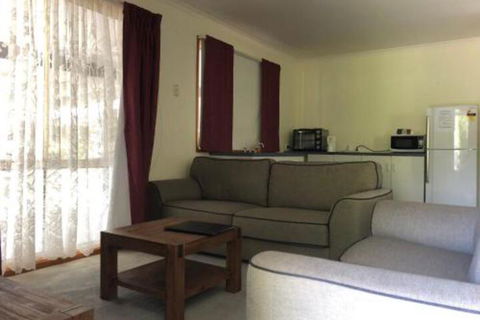 Self Contained Studio - Travel Agents 5