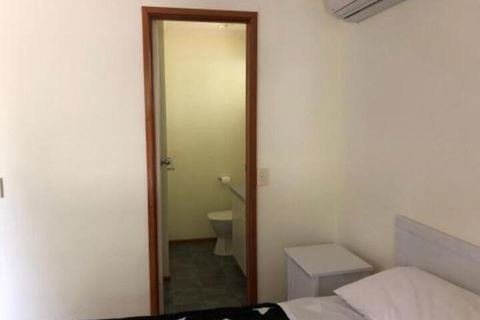 Self Contained Studio - Travel Agents 4