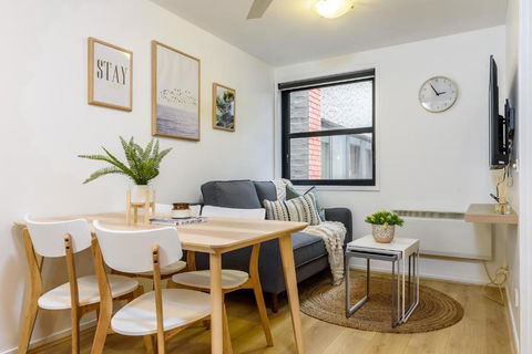 WOW Apartment On Flinders - Tourism Guide 6