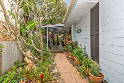 BEACH RETREAT - Tourism Guide 1