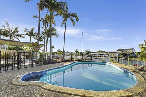 CANAL HOME NEAR MOOLOOLABA Kooringal - Tourism Guide 6