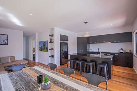 Seagrove Retreat Cowes - Travel Agents 6