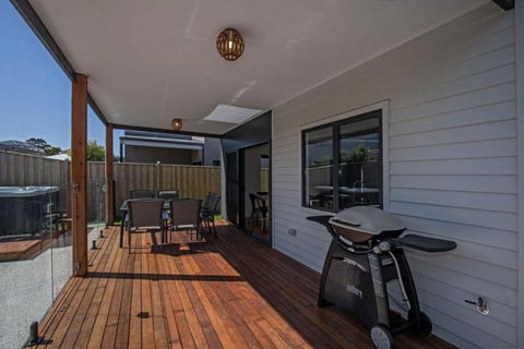 Seagrove Retreat Cowes - Travel Agents 1