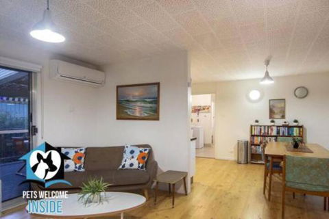 Retro Groovy Pad Pt Elliot - Travel Agents 0