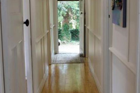 The Old Cottage At Cowes - Travel Agents 7