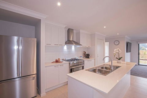 Elvington Getaway Cowes - Travel Agents 5