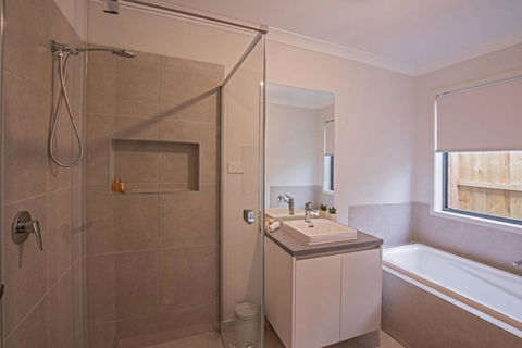Elvington Getaway Cowes - Travel Agents 1