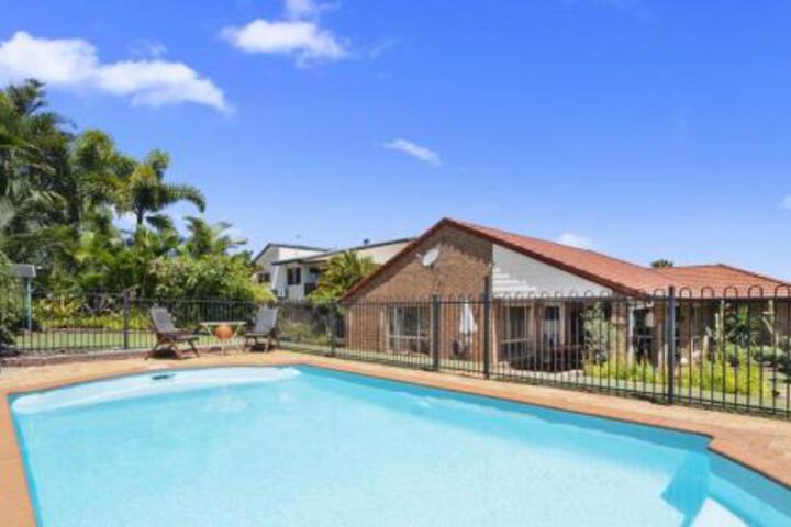 Banksia Beach QLD Travel Search