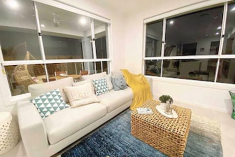 Hope Island Water Front House - Travel Search 0