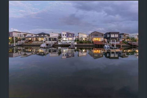 Hope Island Water Front House - Travel Search 1