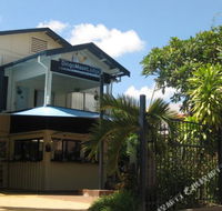 Dingo Moon Lodge Hostel