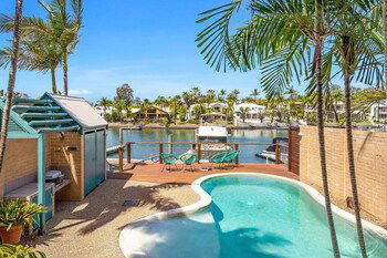 Sunshine Villa At Sanctuary Cove - Travel Search 0