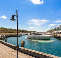 Woolloomooloo Modern Apartment 12 BRK - Tourism Guide