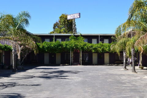 Barossa Gateway Motel - Cruises Travel 2