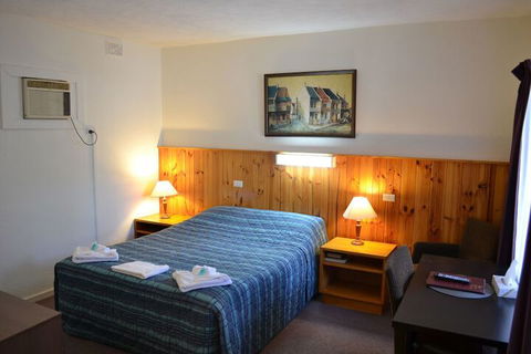 Barossa Gateway Motel - Cruises Travel 6