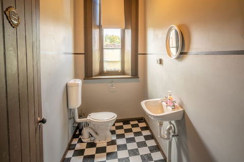 Post Office Residence - Travel Search 7