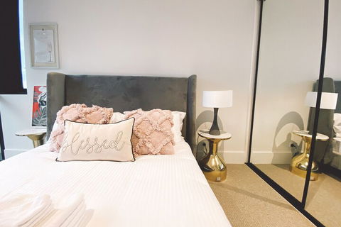 Chester & Ella Apartments - Cruises Travel 5