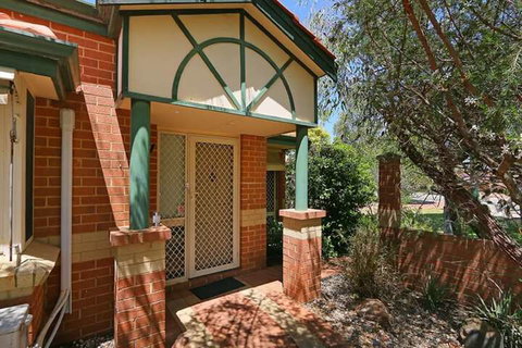 Pleasant 3 Bedroom House With Garden Close To CBD - Travel Agents 2