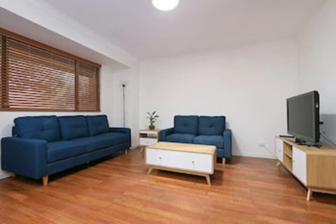 Pleasant 3 Bedroom House With Garden Close To CBD - Travel Agents 0