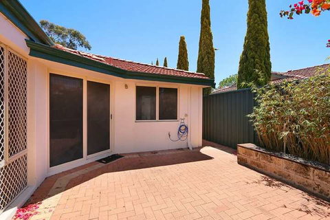 Pleasant 3 Bedroom House With Garden Close To CBD - Travel Agents 1