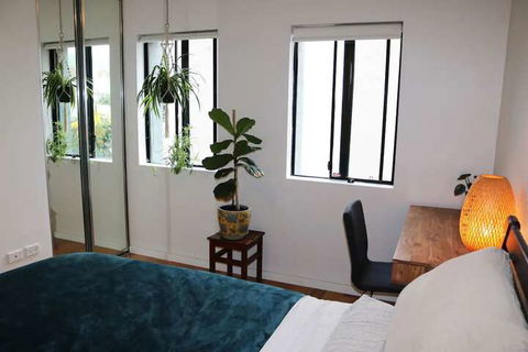 Erko Home In The Middle Of The Action With Parking - Travel Agents 1