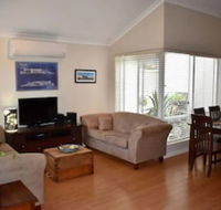 Spacious Home in Mount Hawthorn Next To Lake Monger - Tourism Guide