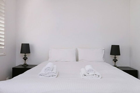 Safe & Secure 2 Bedroom Villa - Travel Agents 7