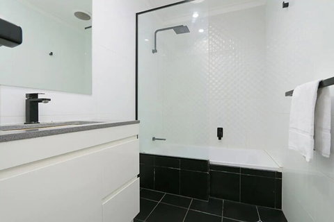 Safe & Secure 2 Bedroom Villa - Travel Agents 6