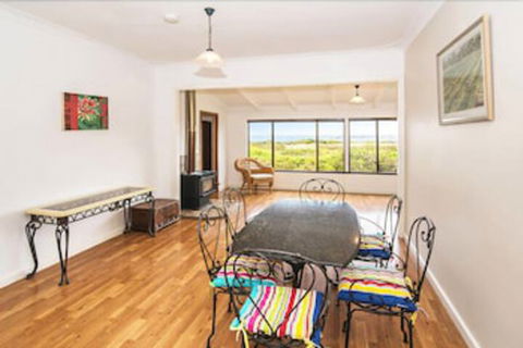 Storm Bay Cottage - Cruises Travel 5