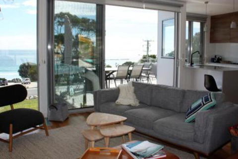 BEACHHOUSE BINALONG Luxury Waterfront Holiday House At Bay Of Fires - Travel Search 3